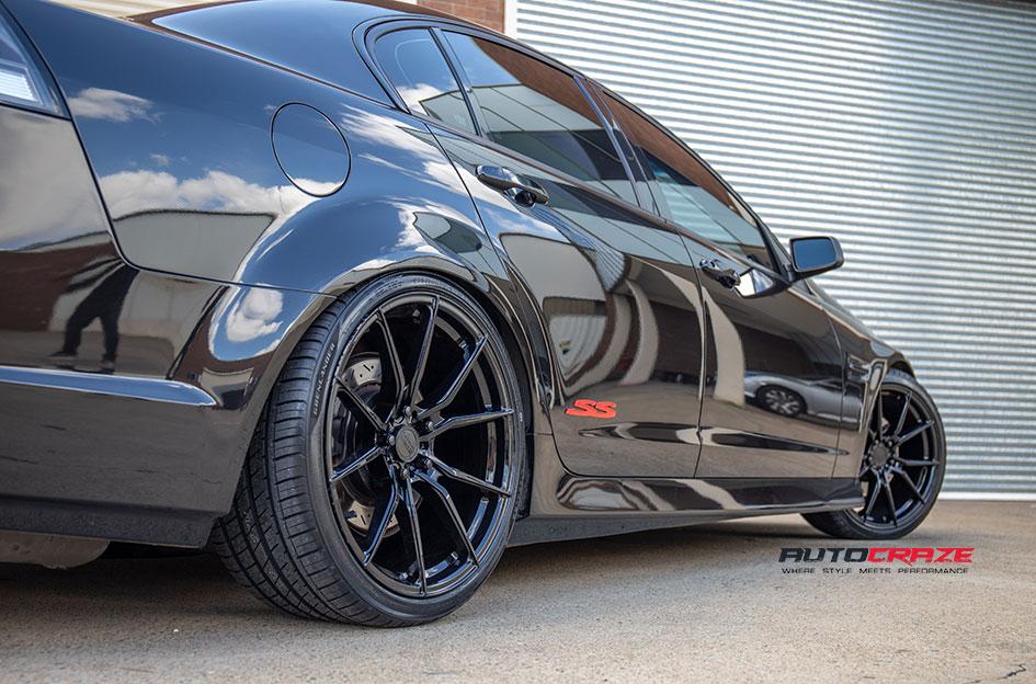 HOLDEN-COMMODORE-VENOM-GLOSS-BLACK